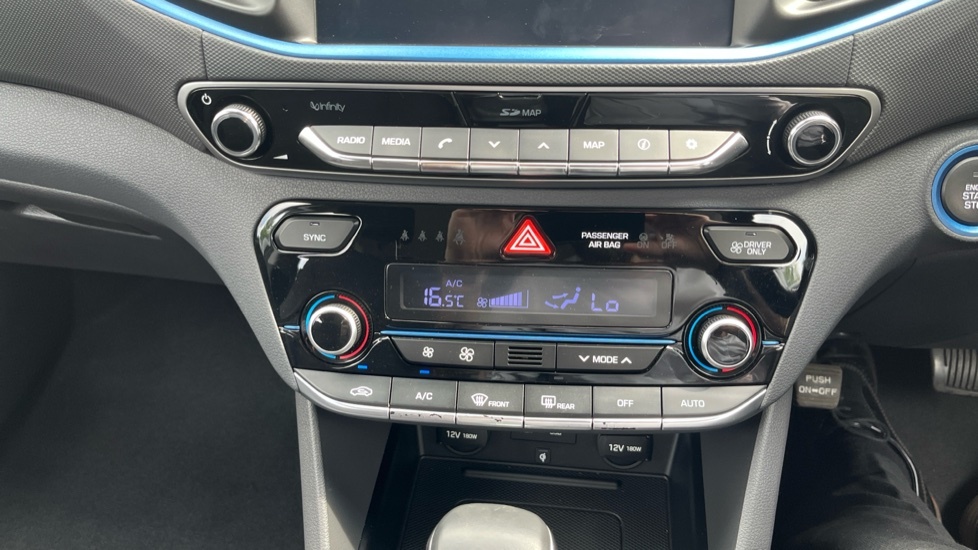 Hyundai Ioniq Premium White #30