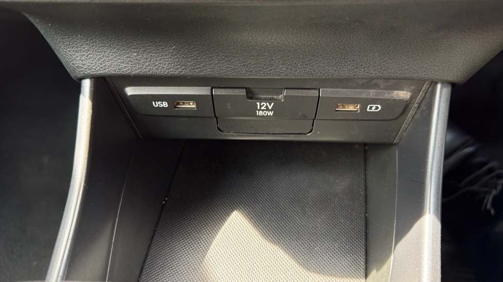 Hyundai Bayon 1.0 T-gdi 100Ps Ultimate 48 Volt Mhev Dct Red #28