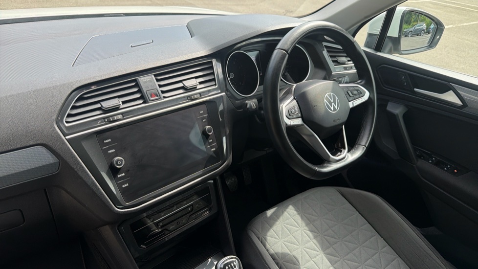 Volkswagen Tiguan 1.5 Tsi 150 Active Silver #9