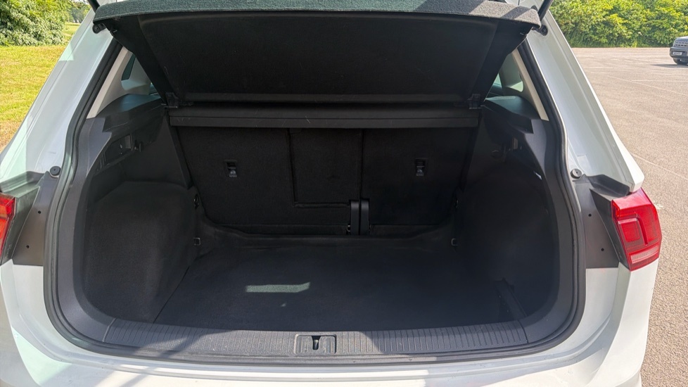 Volkswagen Tiguan Life White #4