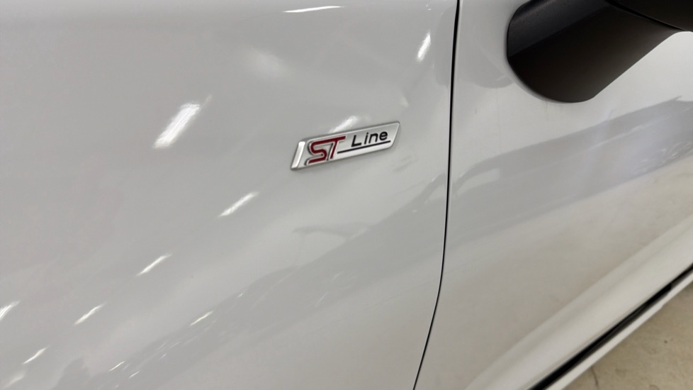 Ford Puma 1.0 Ecoboost Hybr Mhev 155 St-line Vignale Dct White #25