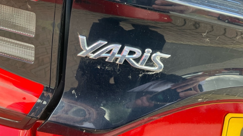 Toyota Yaris Hatchback 1.5 Vvt-h Design 202323 Silver #55