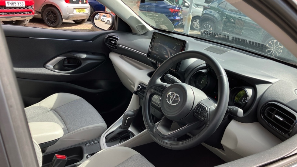 Toyota Yaris Hatchback 1.5 Vvt-h Design 202323 Silver #59