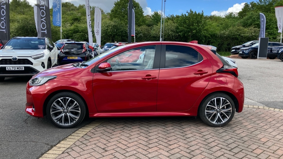 Toyota Yaris Hatchback 1.5 Vvt-h Design 202323 Silver #24