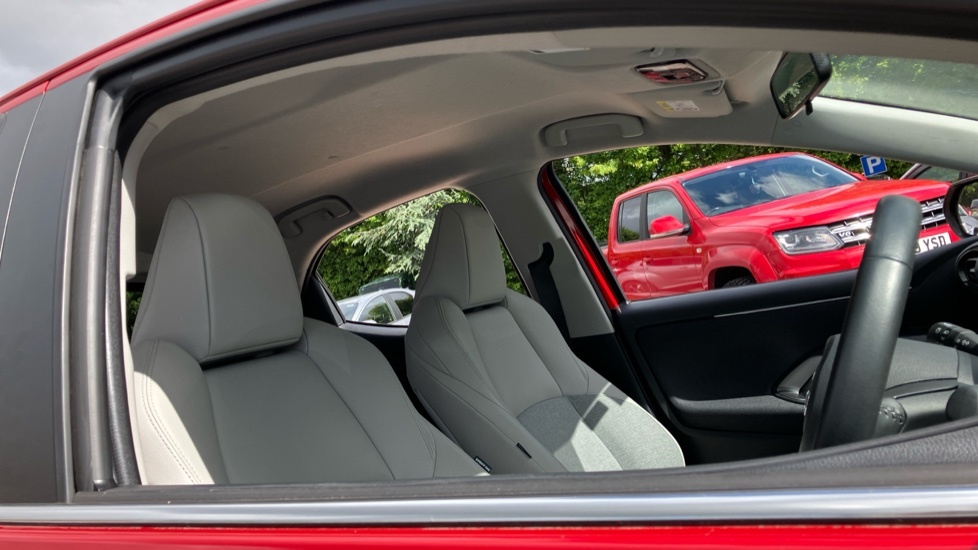 Toyota Yaris Hatchback 1.5 Vvt-h Design 202323 Silver #19