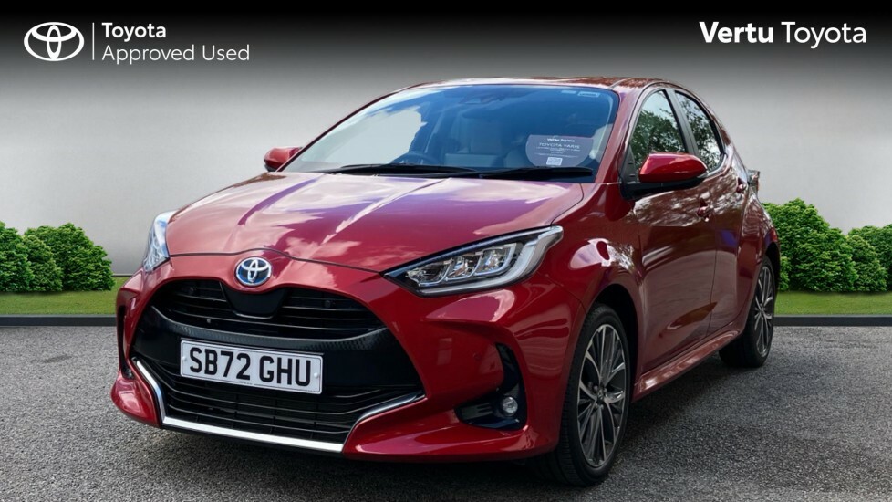 Toyota Yaris Hatchback 1.5 Vvt-h Design 202323 Silver #3