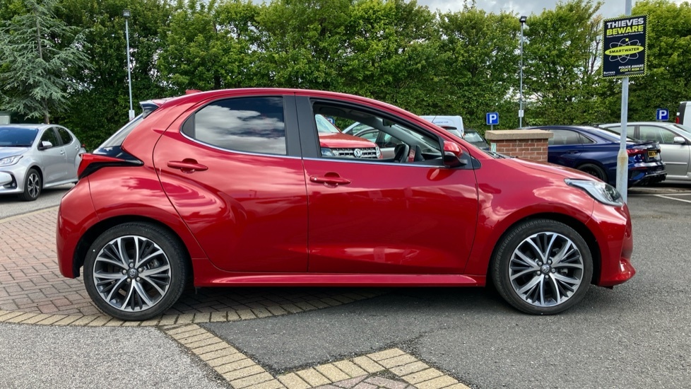 Toyota Yaris Hatchback 1.5 Vvt-h Design 202323 Silver #23