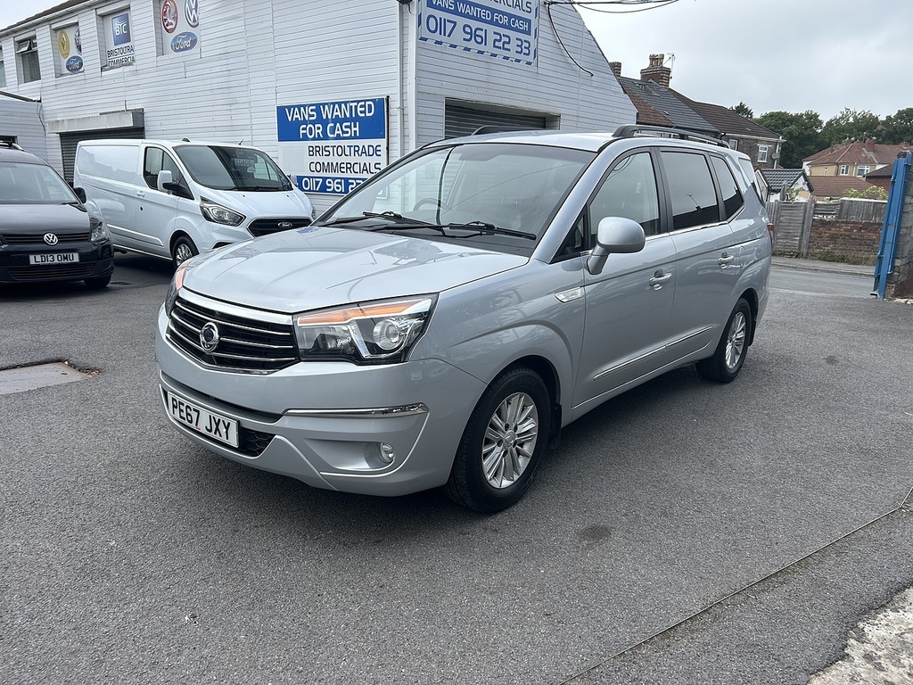 SsangYong Turismo D Ex Silver #2