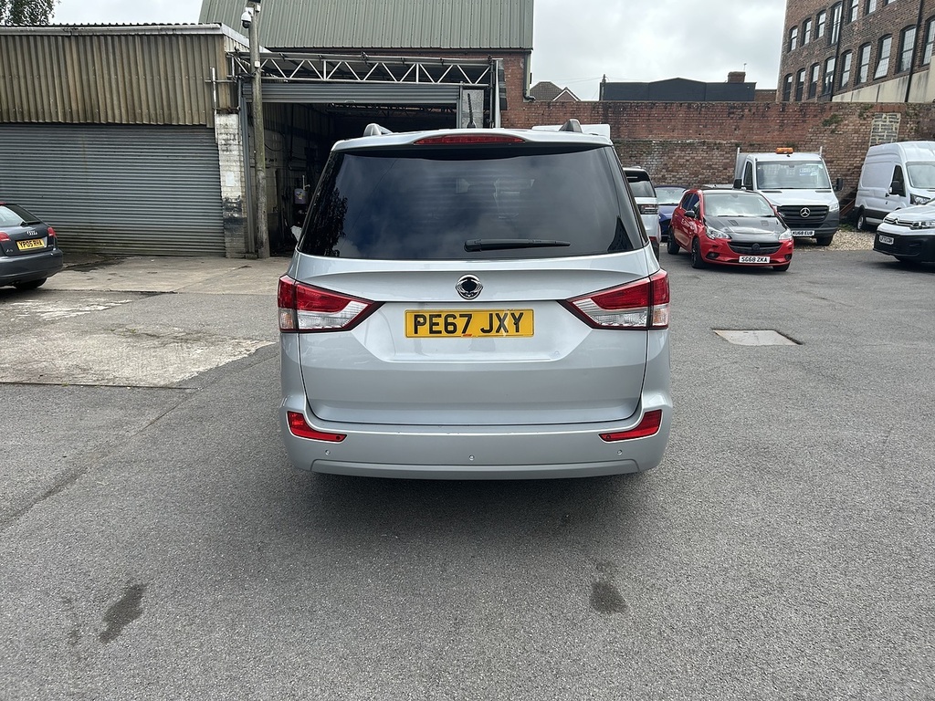SsangYong Turismo D Ex Silver #4