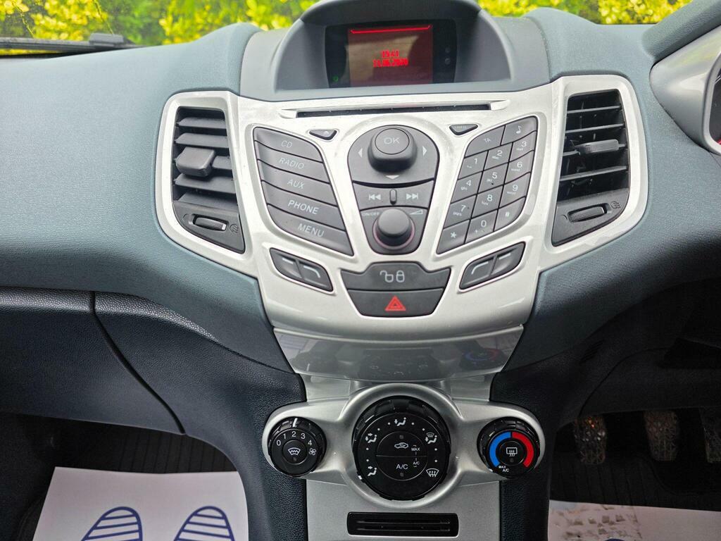 Ford Fiesta Hatchback White #13