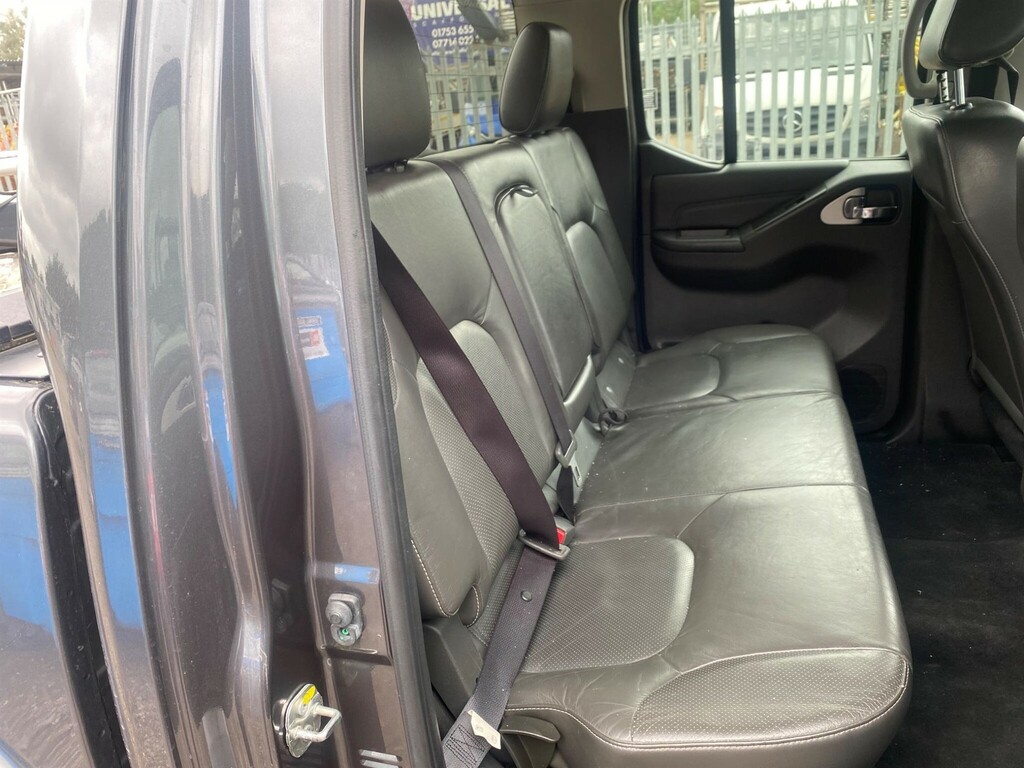 Nissan Navara 2.5 Navara Tekna White #57