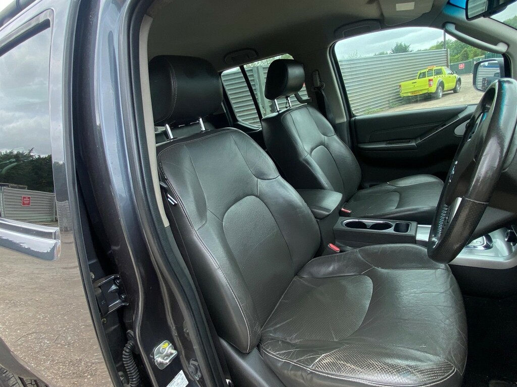 Nissan Navara 2.5 Navara Tekna White #42