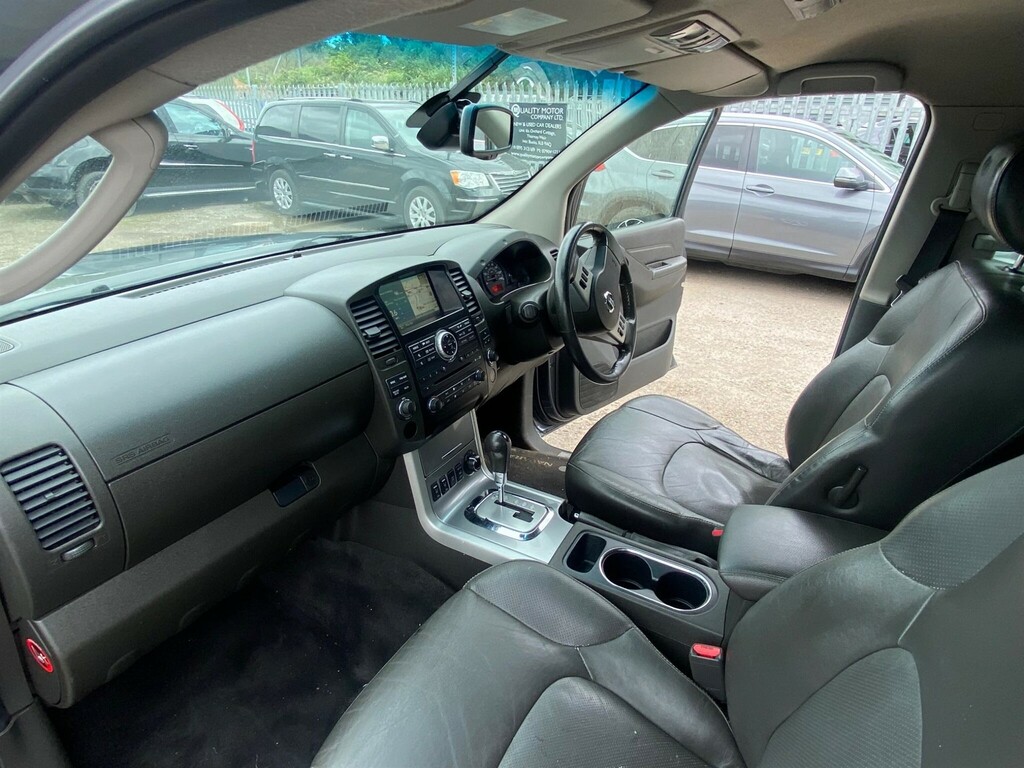 Nissan Navara 2.5 Navara Tekna White #40