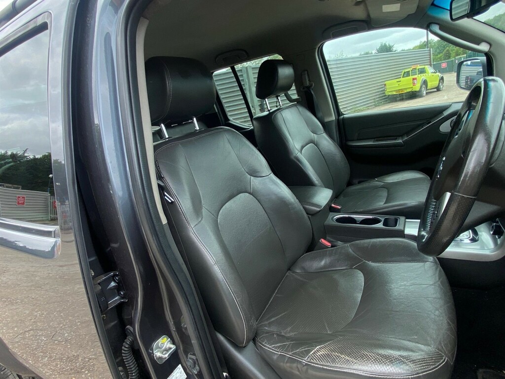 Nissan Navara 2.5 Navara Tekna White #41