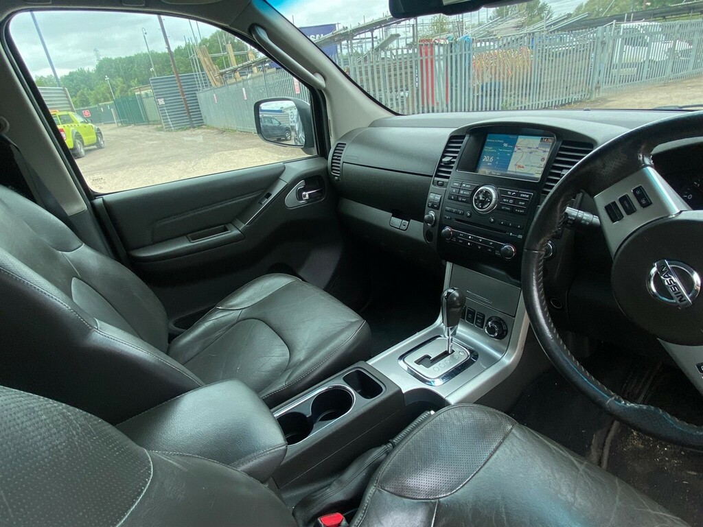 Nissan Navara 2.5 Navara Tekna White #47