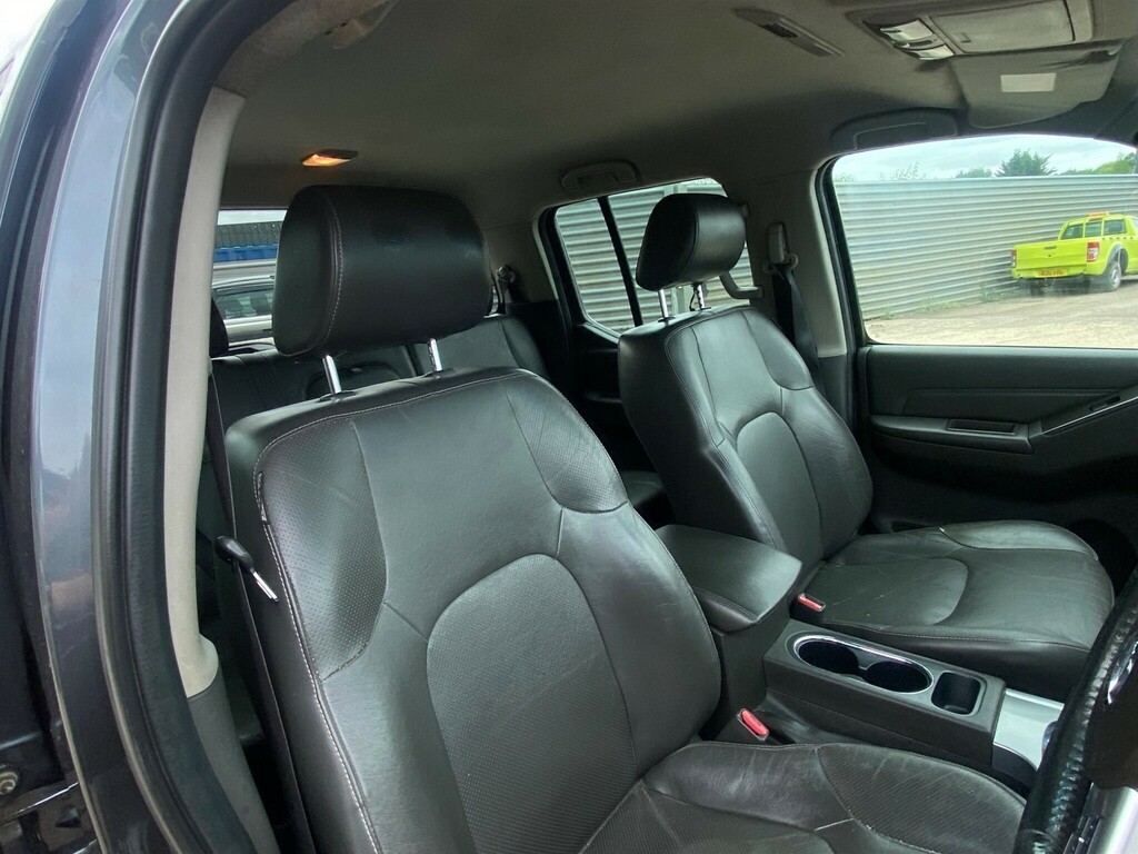 Nissan Navara 2.5 Navara Tekna White #46