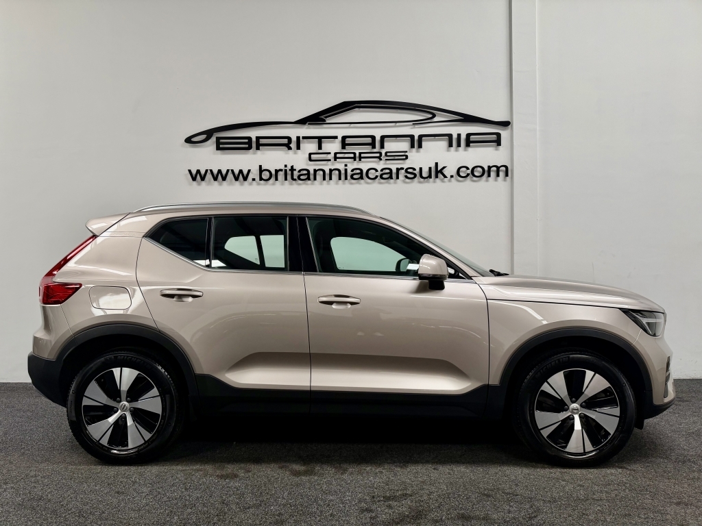 Volvo XC40 1.5 Recharge T4 Core Gold #2