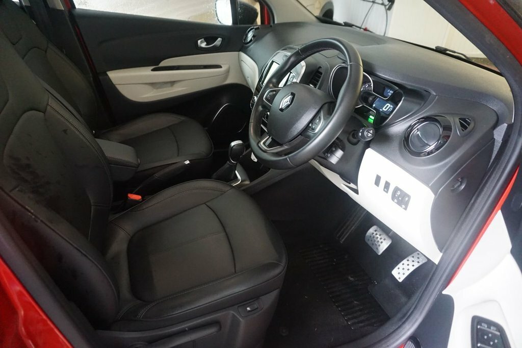 Renault Captur 1.5L Gt Line Red #4