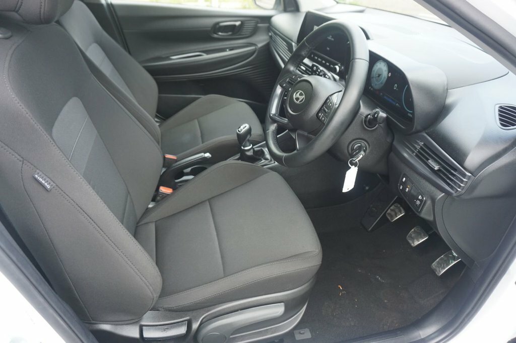 Hyundai Bayon 1L Advance White #4