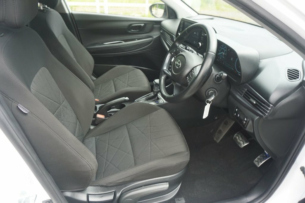 Hyundai Bayon 1L Se Connect White #4