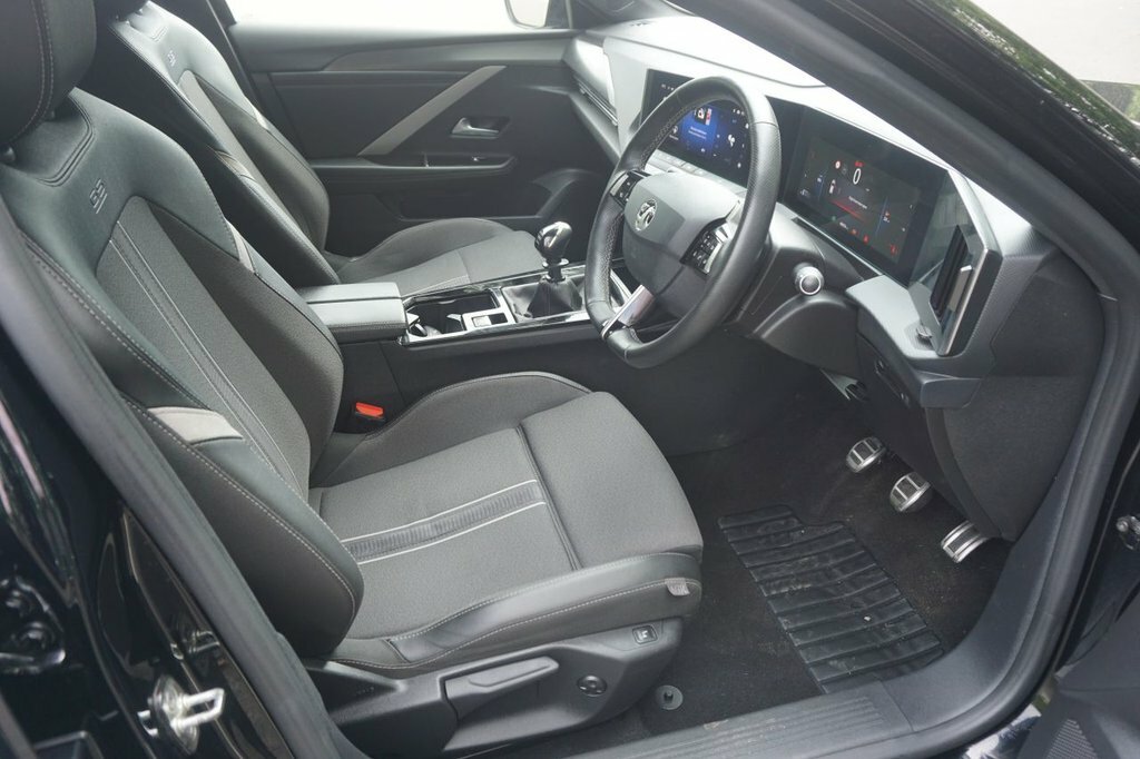 Vauxhall Astra 1.2L Gs Black #4