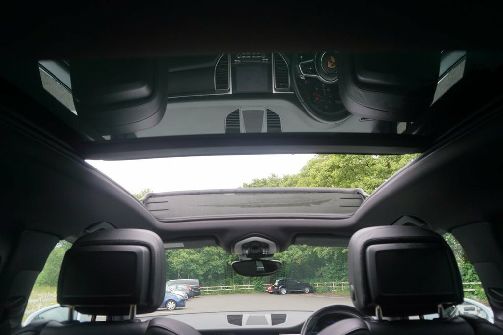 Porsche Macan 2L Null White #6