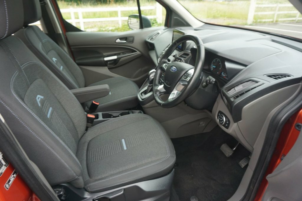 Ford Grand Tourneo Connect 1.5L Active Orange #5
