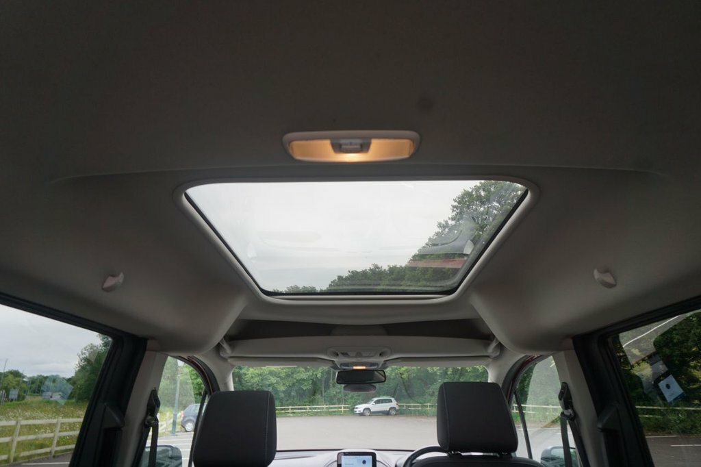 Ford Grand Tourneo Connect 1.5L Active Orange #6
