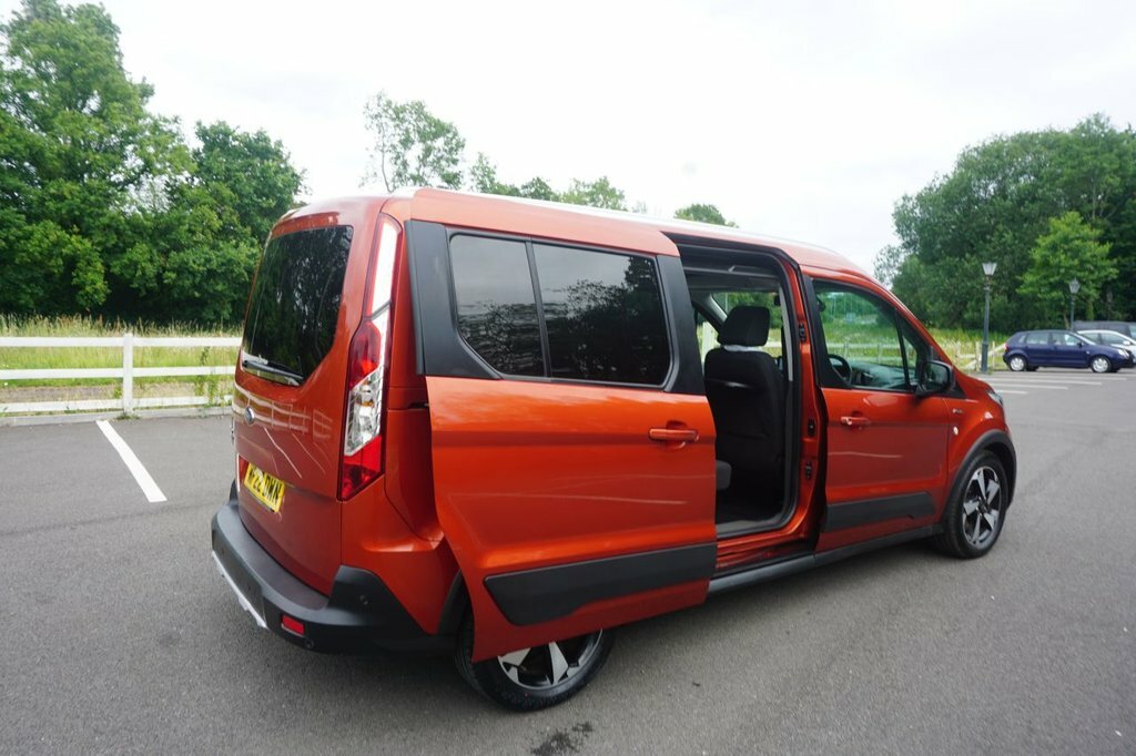 Ford Grand Tourneo Connect 1.5L Active Orange #4
