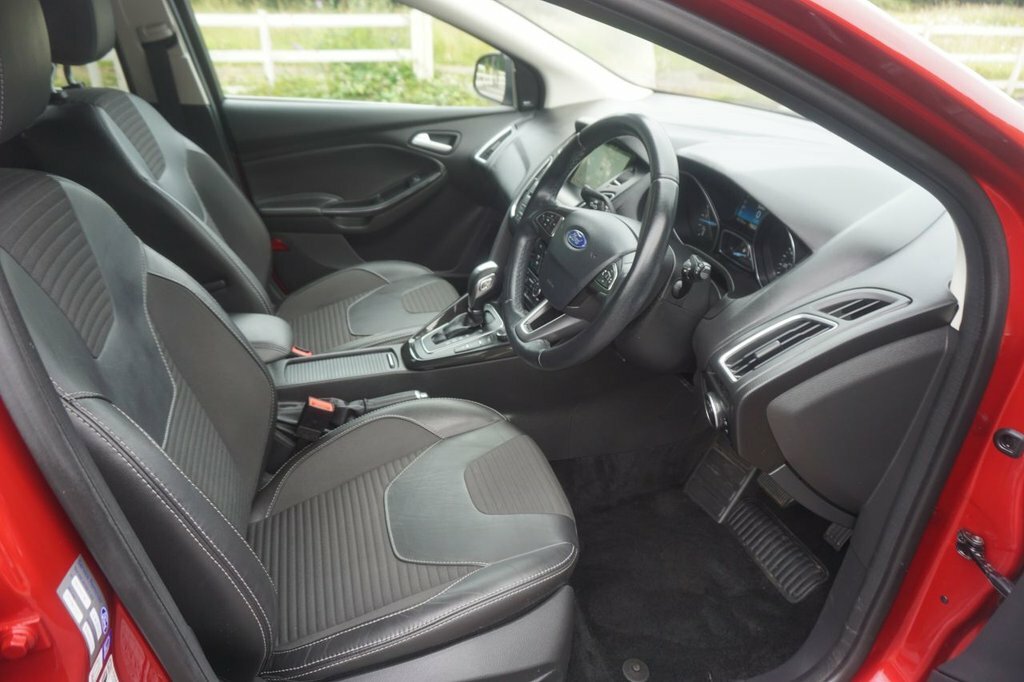 Ford Focus 1.5L Titanium X Red #4