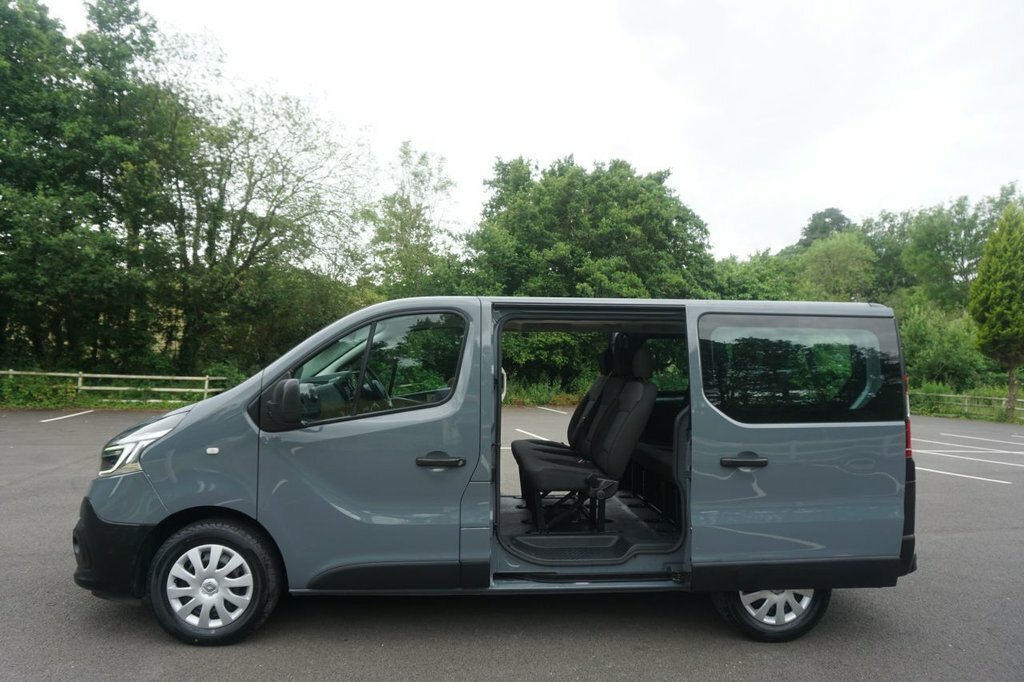 Renault Trafic 2L Business White #8