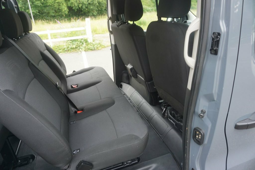 Renault Trafic 2L Business White #12