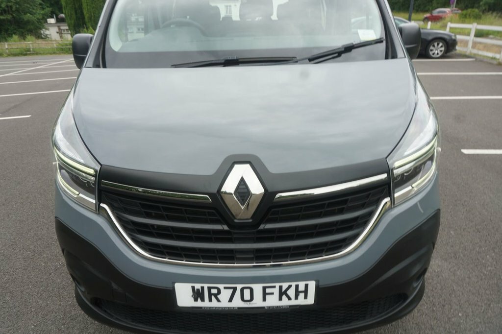 Renault Trafic 2L Business White #10