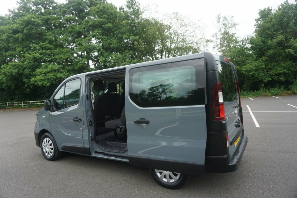 Renault Trafic 2L Business White #9