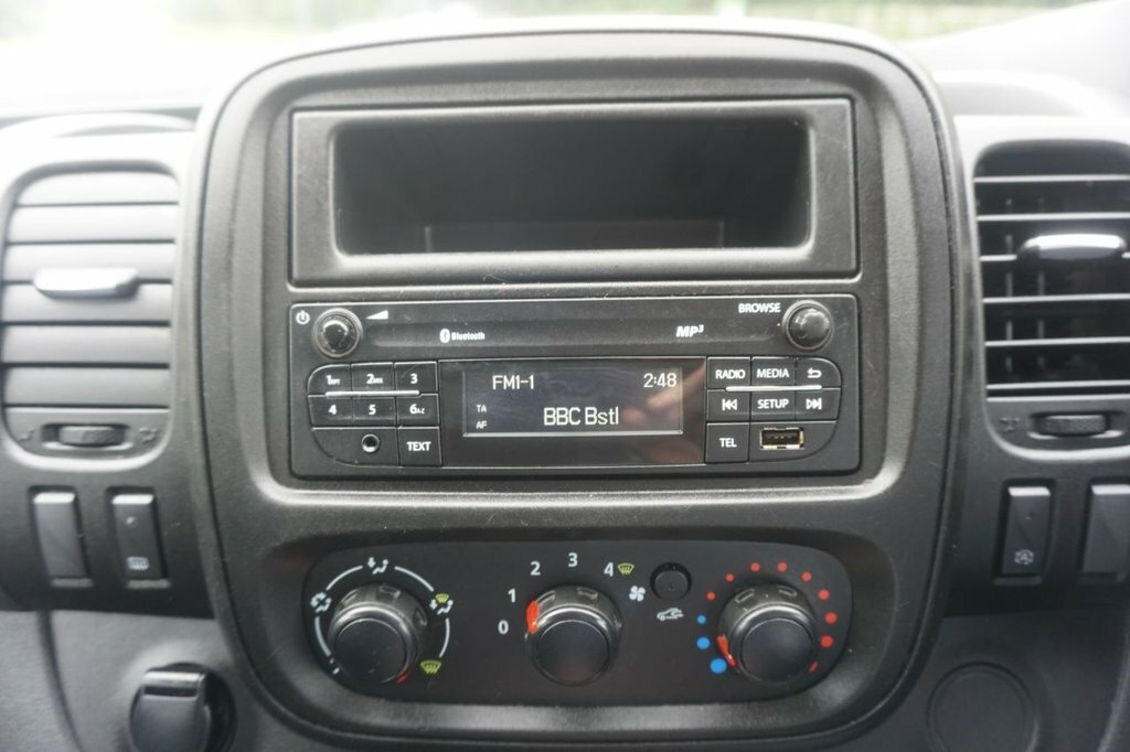 Renault Trafic 2L Business White #14