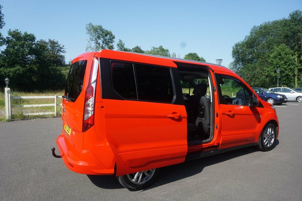 Ford Grand Tourneo Connect 1.5L Titanium Red #4