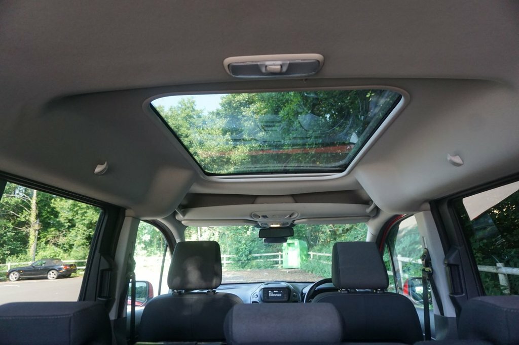 Ford Grand Tourneo Connect 1.5L Titanium Red #6