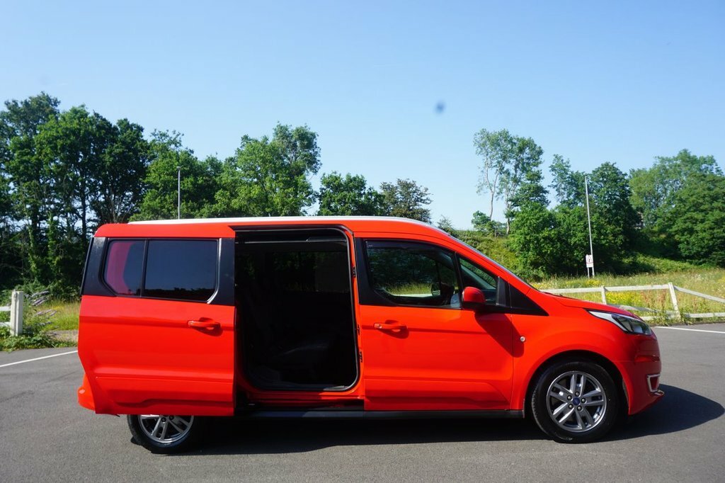 Ford Grand Tourneo Connect 1.5L Titanium Red #3