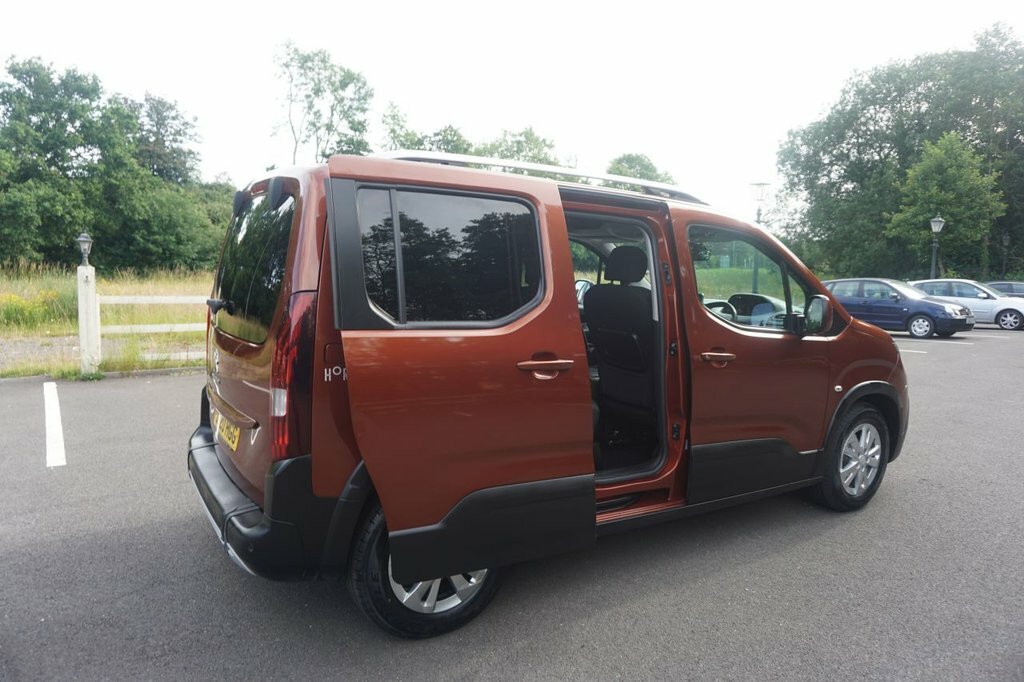 Peugeot Rifter 1.5L Allure Brown #4