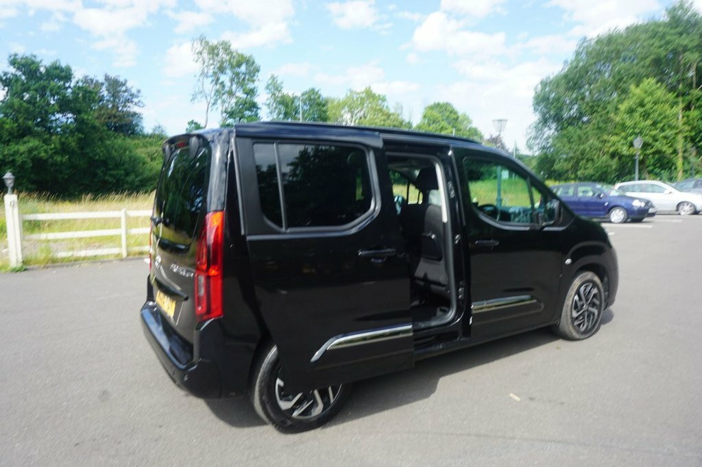 Toyota Proace City Mpv Black #4