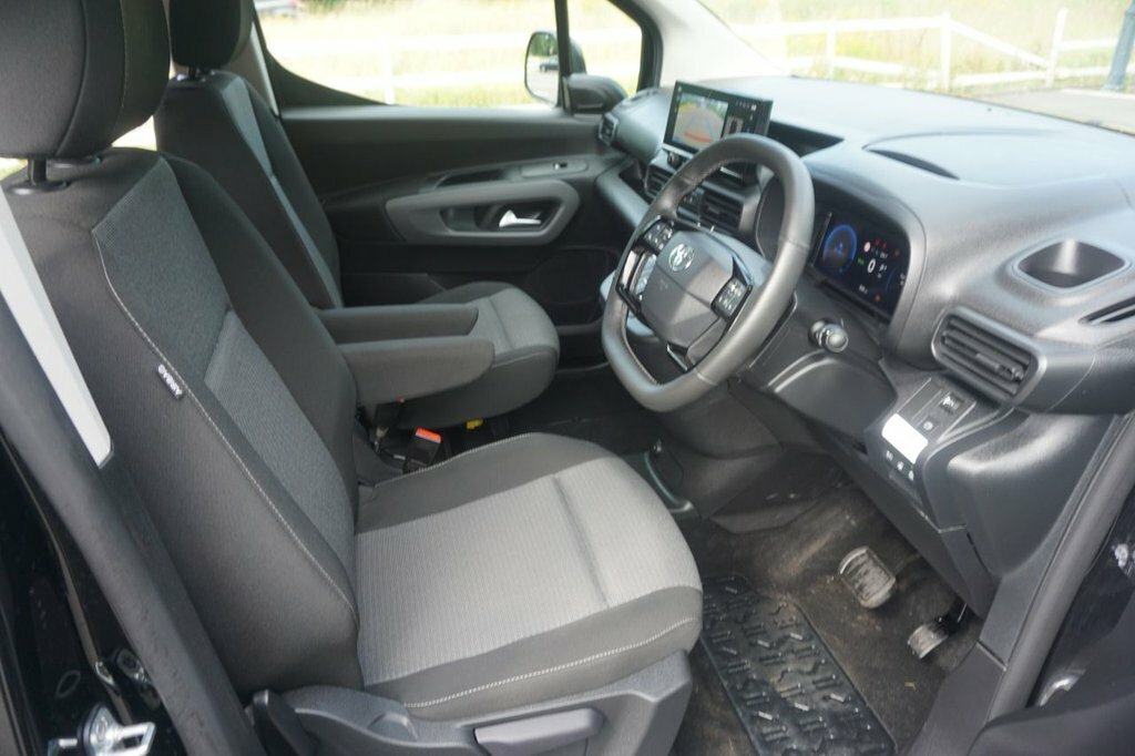 Toyota Proace City Mpv Black #5