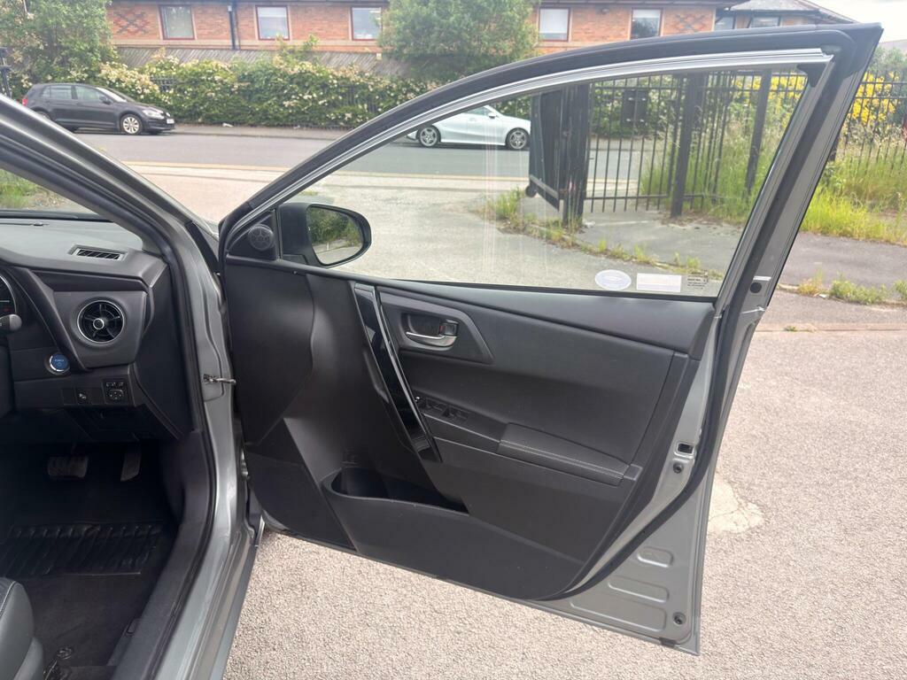 Toyota Auris 1.2T Icon Black #12
