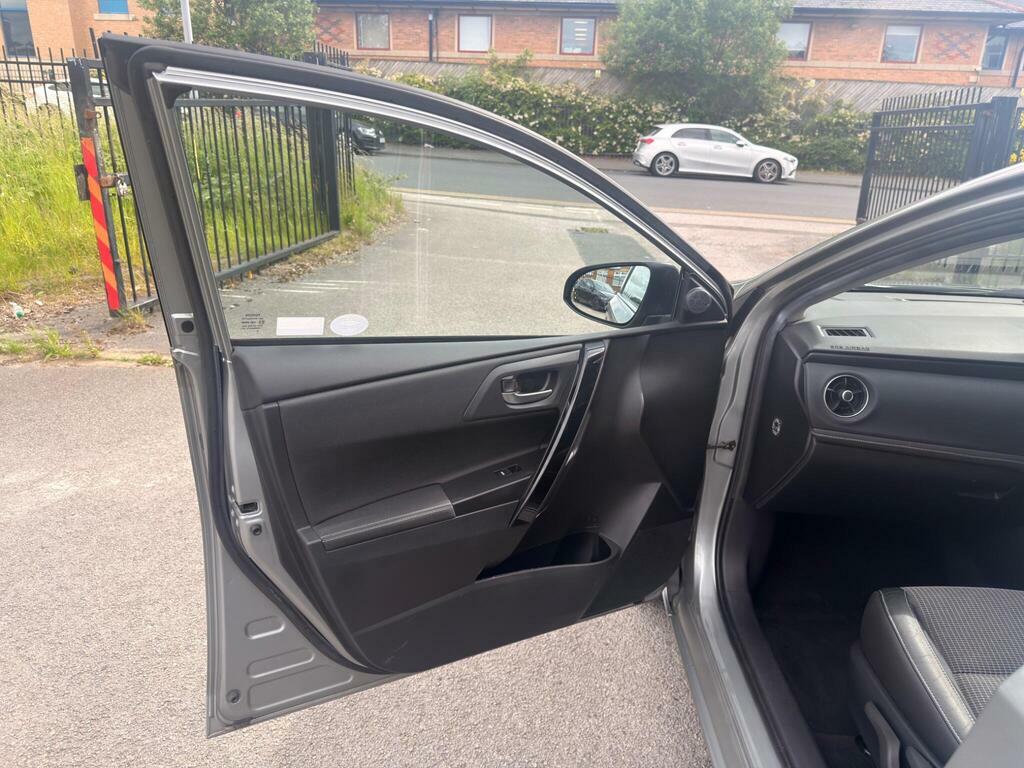 Toyota Auris 1.2T Icon Black #15