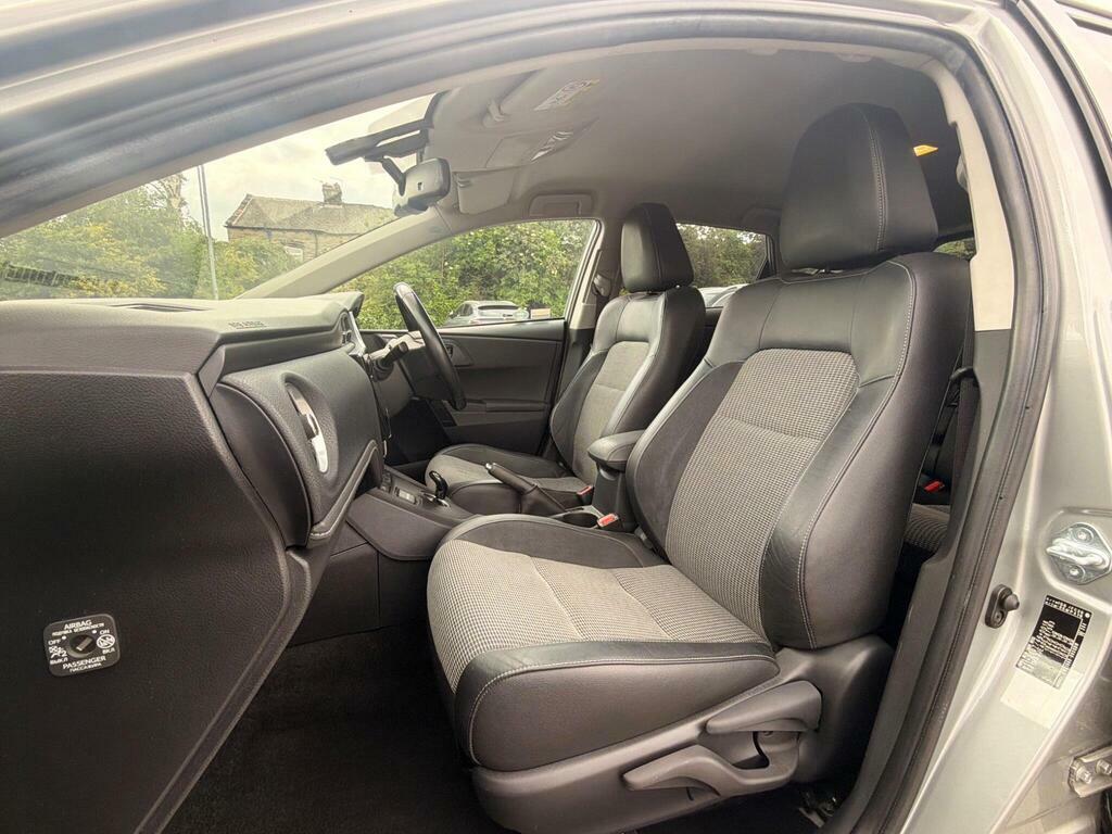 Toyota Auris 1.2T Icon Black #17
