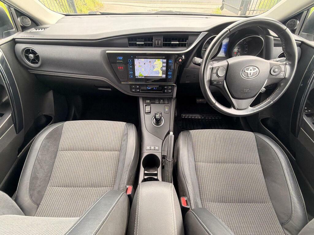 Toyota Auris 1.2T Icon Black #10