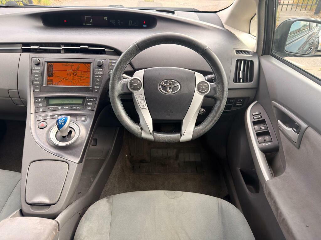 Toyota Prius Vvt-i T3 Red #11