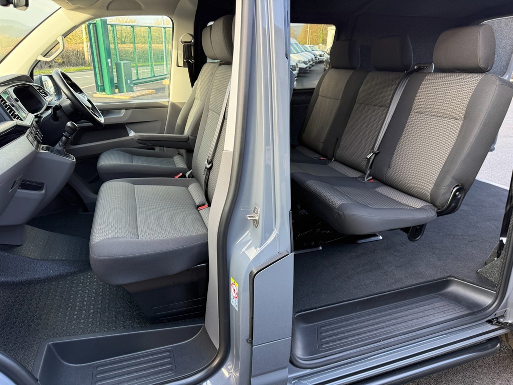 Volkswagen Transporter 2.0 Tdi 150 6 Speed 6 Seat Kombi Highline Dies BD70JTV Grey #4