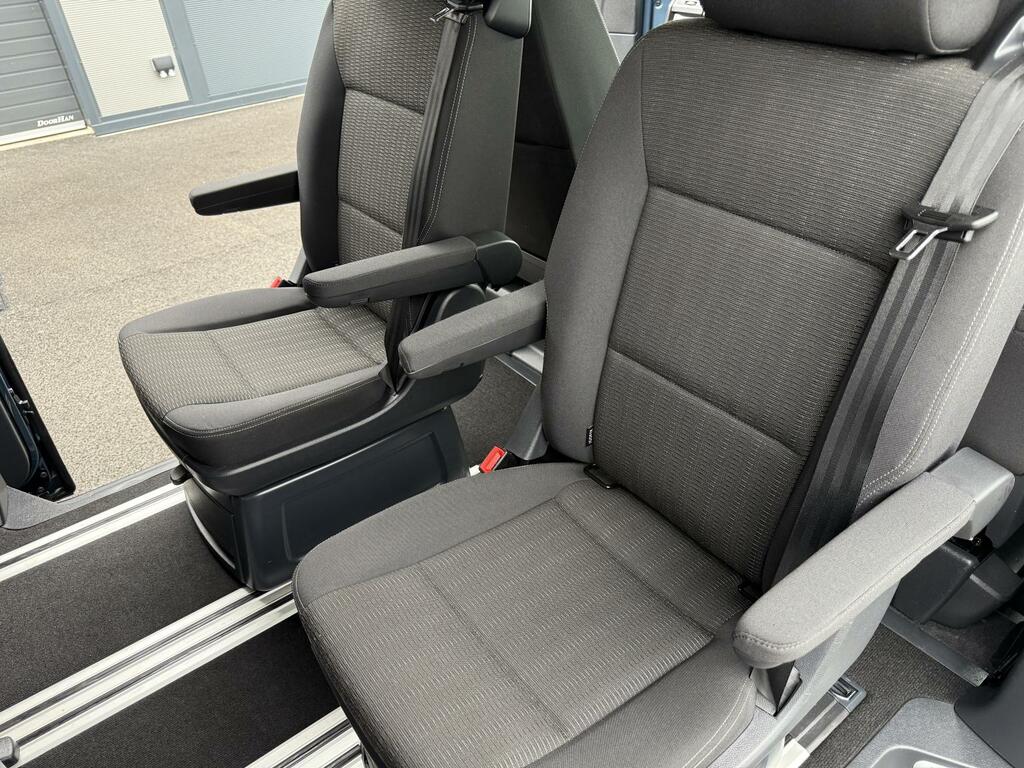 Volkswagen Caravelle 2.0 Tdi Bluemotion Tech Executive Mpv D Grey #9