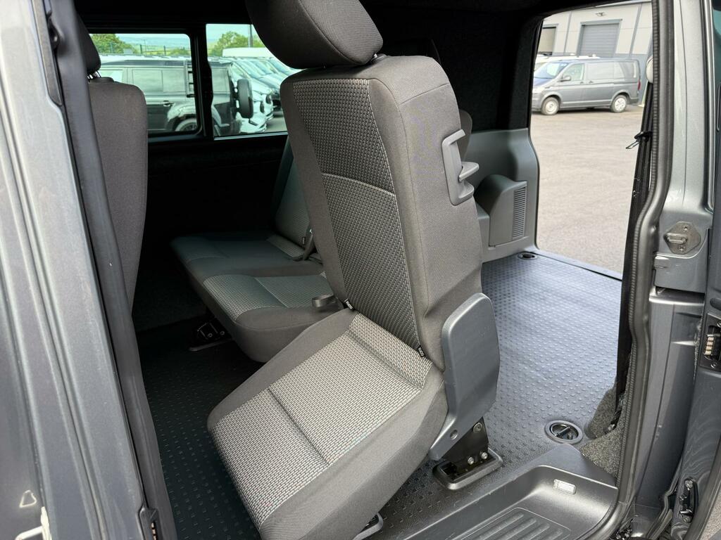Volkswagen Transporter 2.0 Tdi 150 7 Speed Dsg 5 Seat Kombi Highline Grey #4