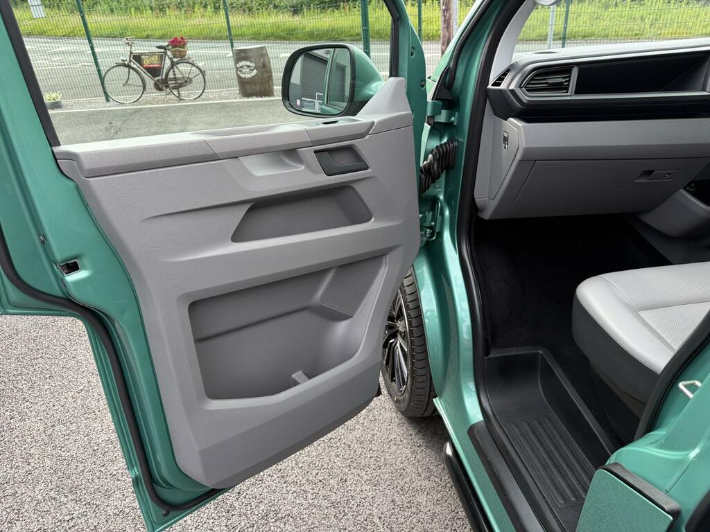 Volkswagen Transporter Shuttle Se Grey #16